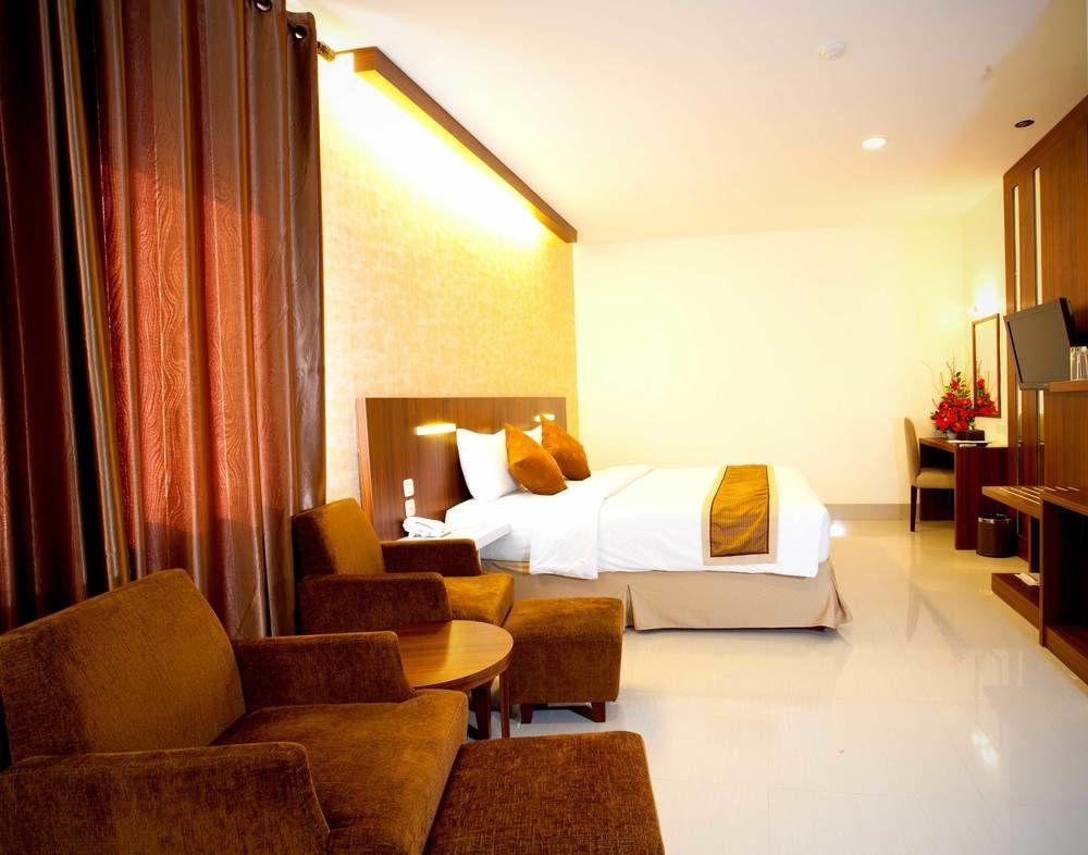 Collection O 1279 Hotel Grand Celino Makassar Esterno foto