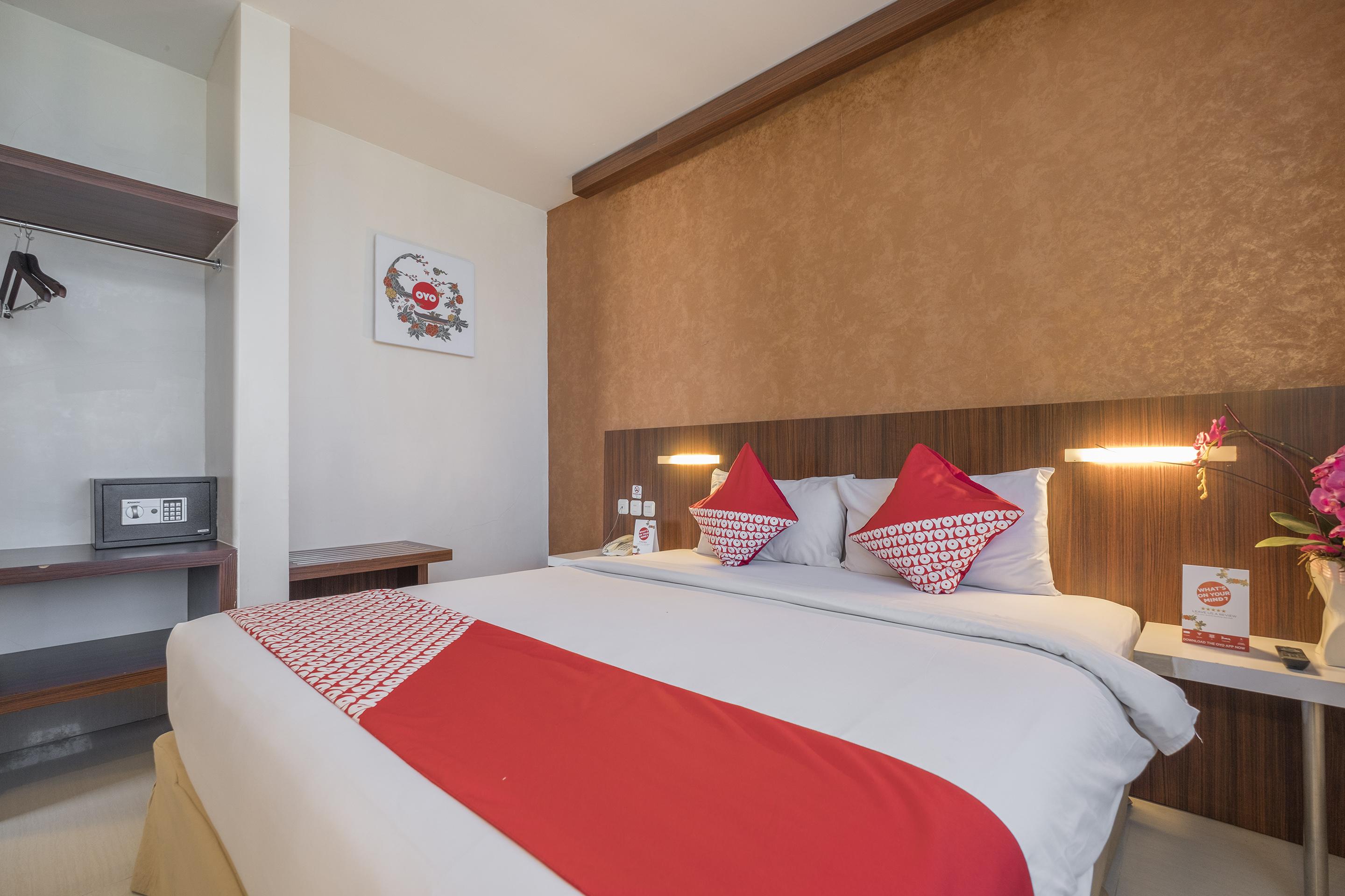 Collection O 1279 Hotel Grand Celino Makassar Esterno foto