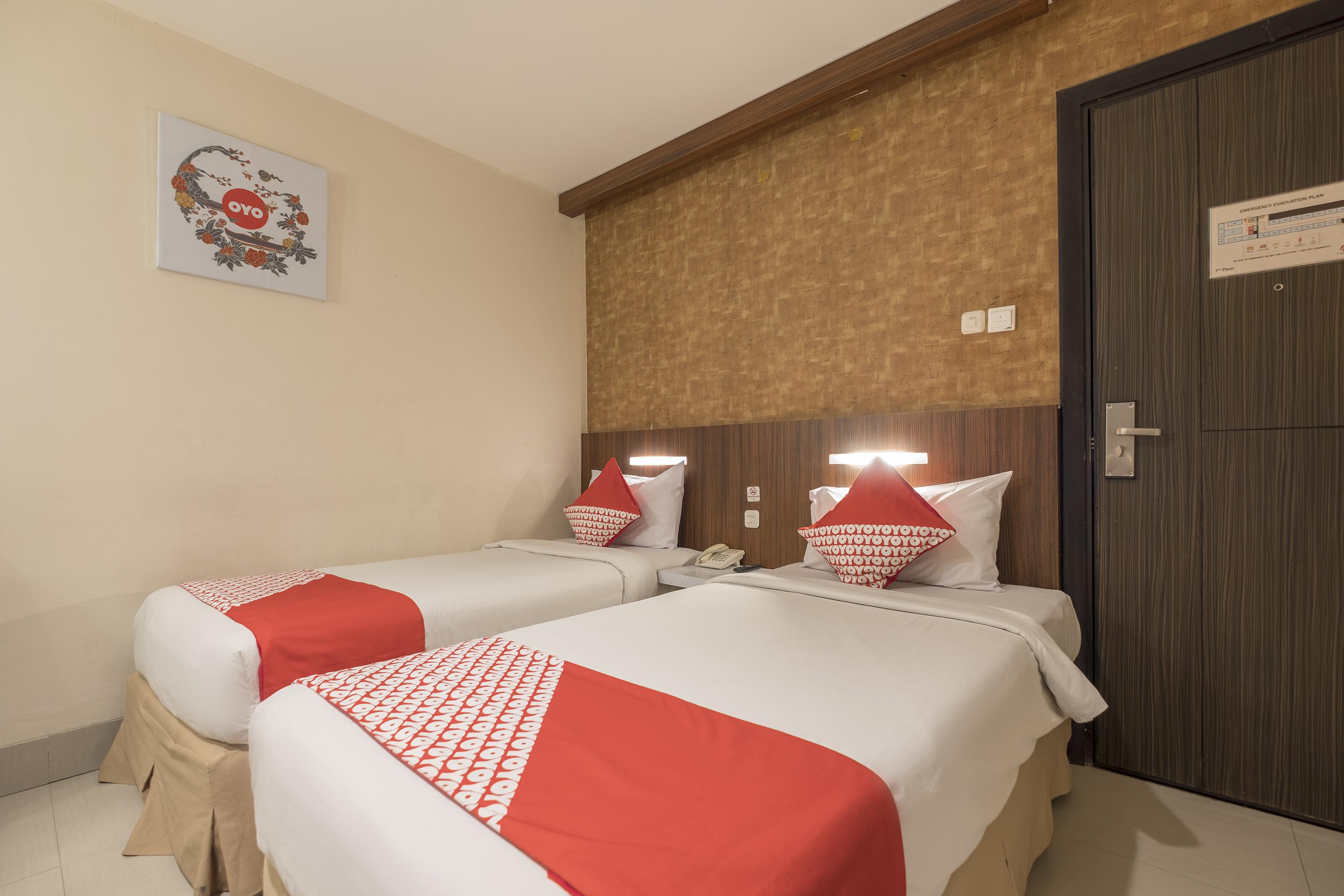 Collection O 1279 Hotel Grand Celino Makassar Esterno foto