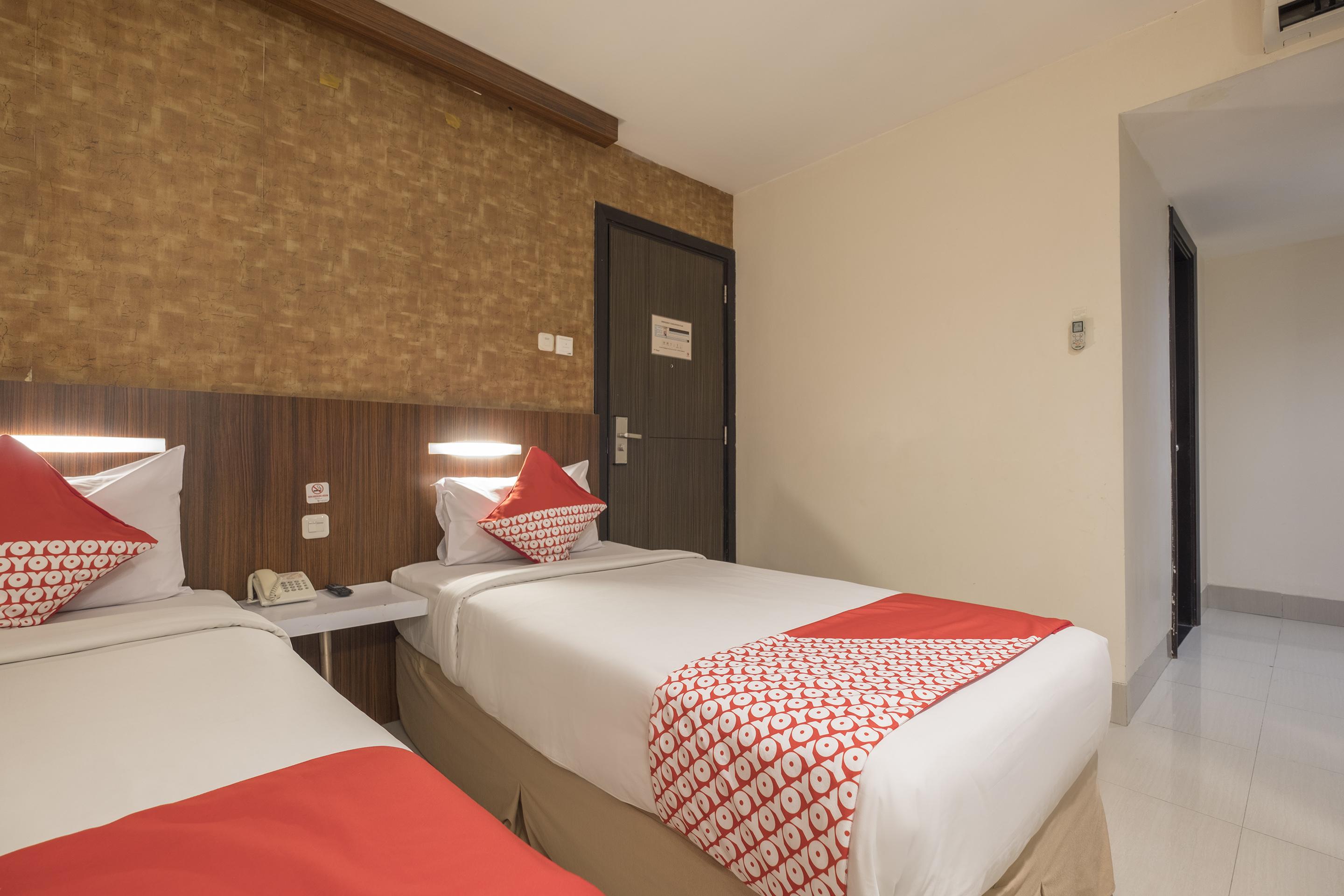 Collection O 1279 Hotel Grand Celino Makassar Esterno foto