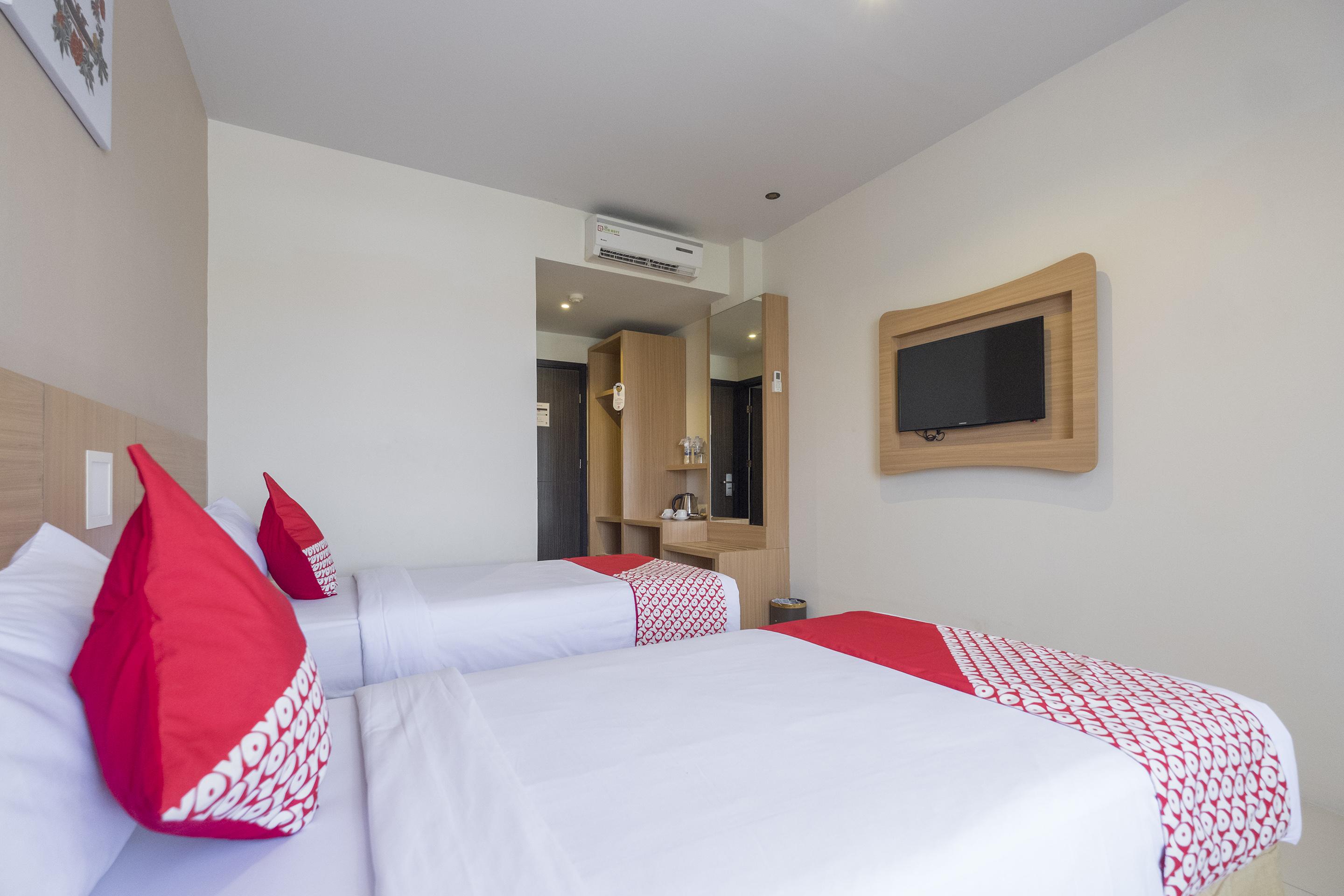 Collection O 1279 Hotel Grand Celino Makassar Esterno foto