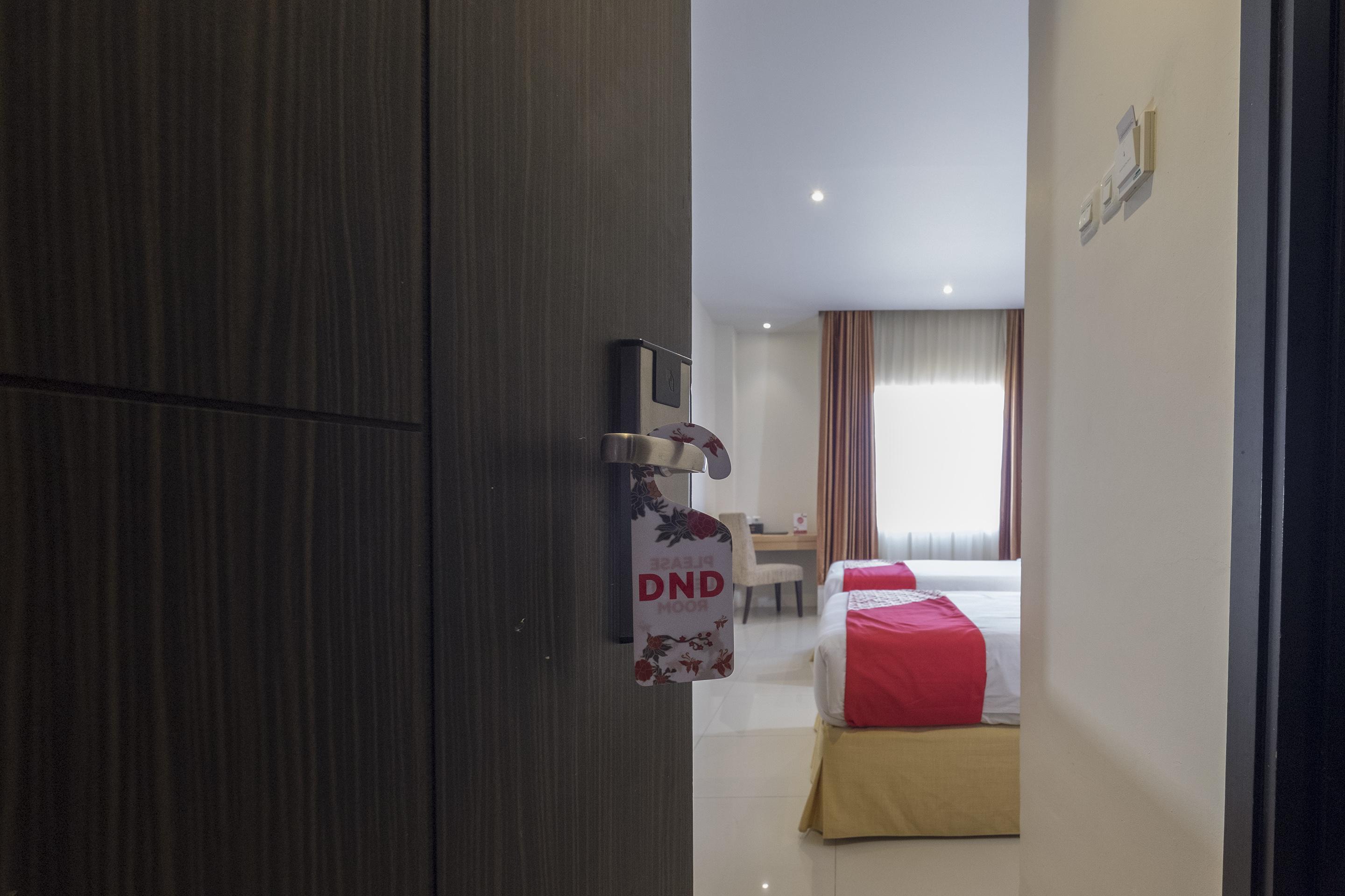 Collection O 1279 Hotel Grand Celino Makassar Esterno foto
