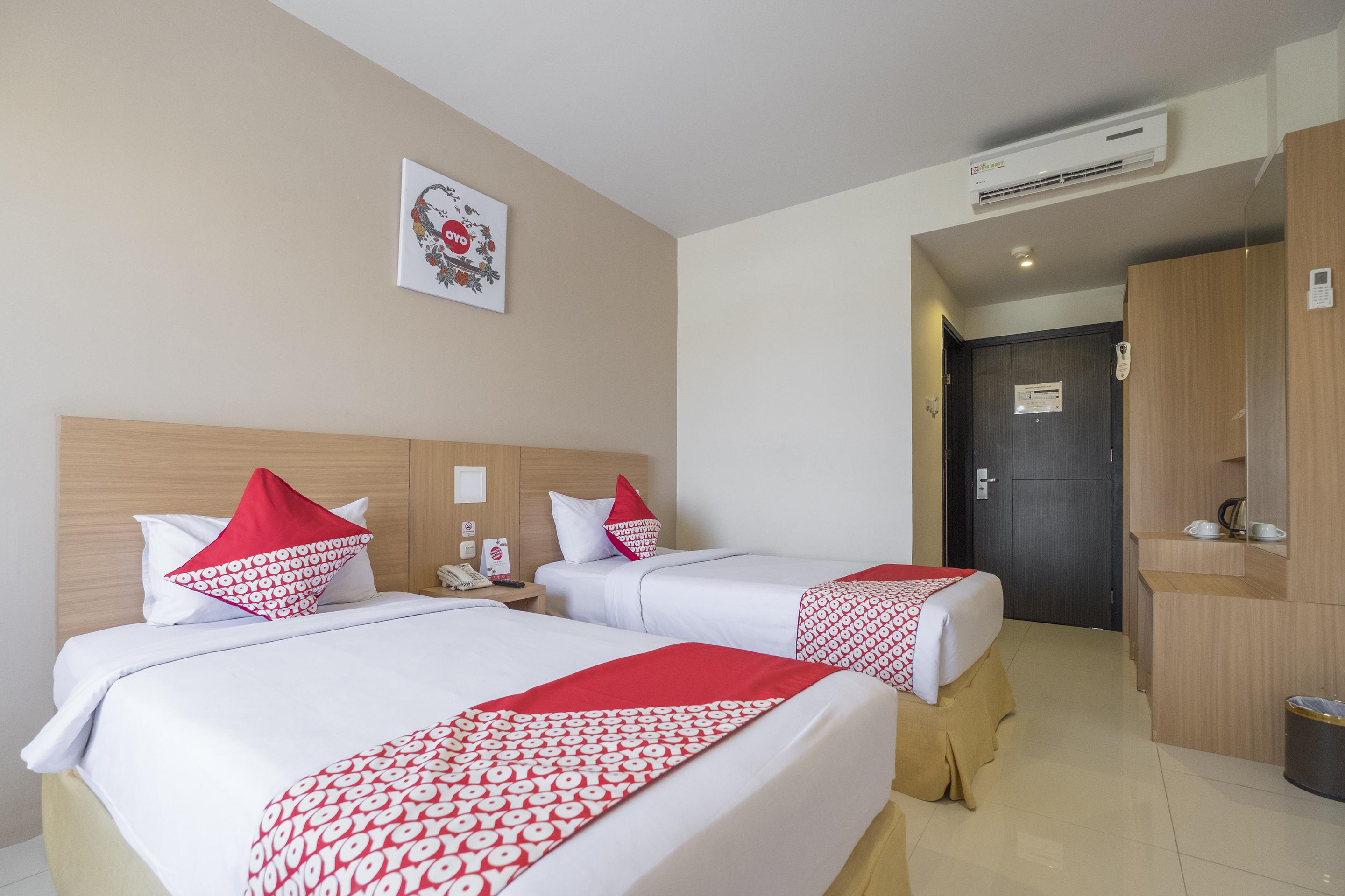 Collection O 1279 Hotel Grand Celino Makassar Esterno foto