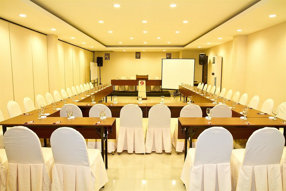 Collection O 1279 Hotel Grand Celino Makassar Esterno foto