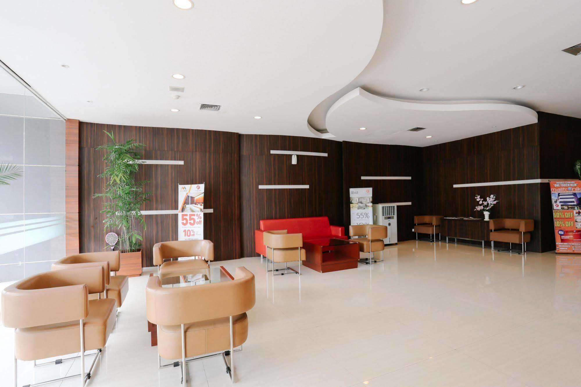 Collection O 1279 Hotel Grand Celino Makassar Esterno foto
