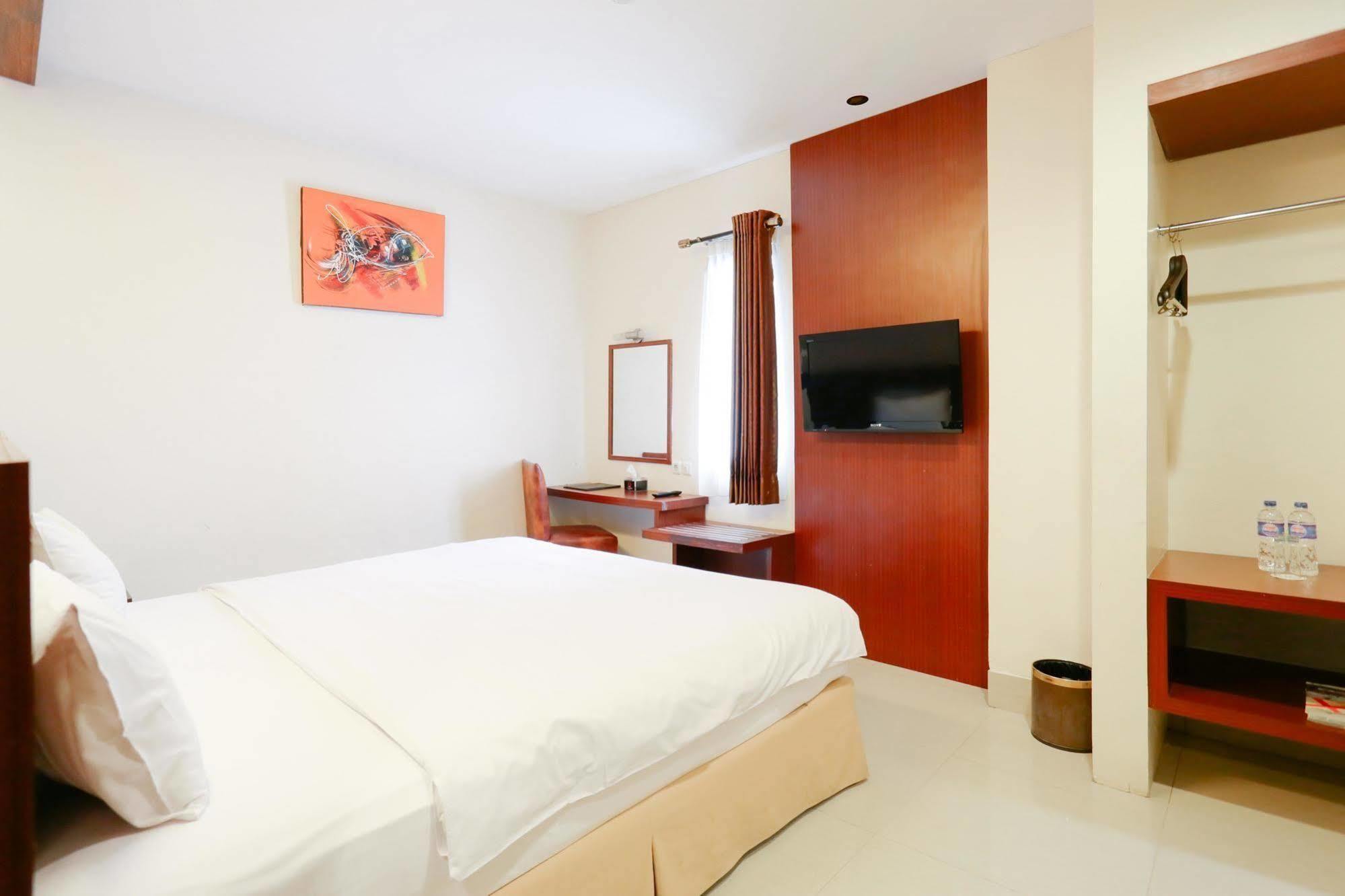 Collection O 1279 Hotel Grand Celino Makassar Esterno foto