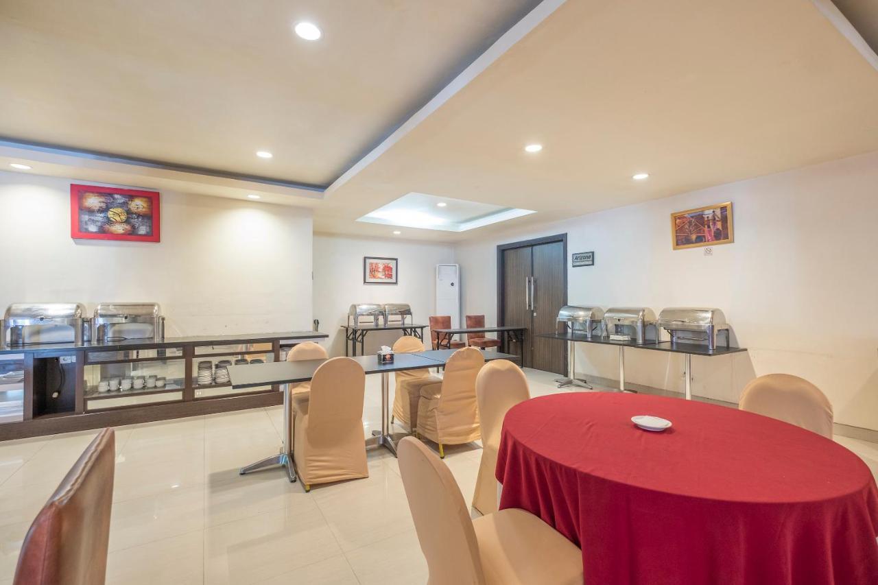 Collection O 1279 Hotel Grand Celino Makassar Esterno foto
